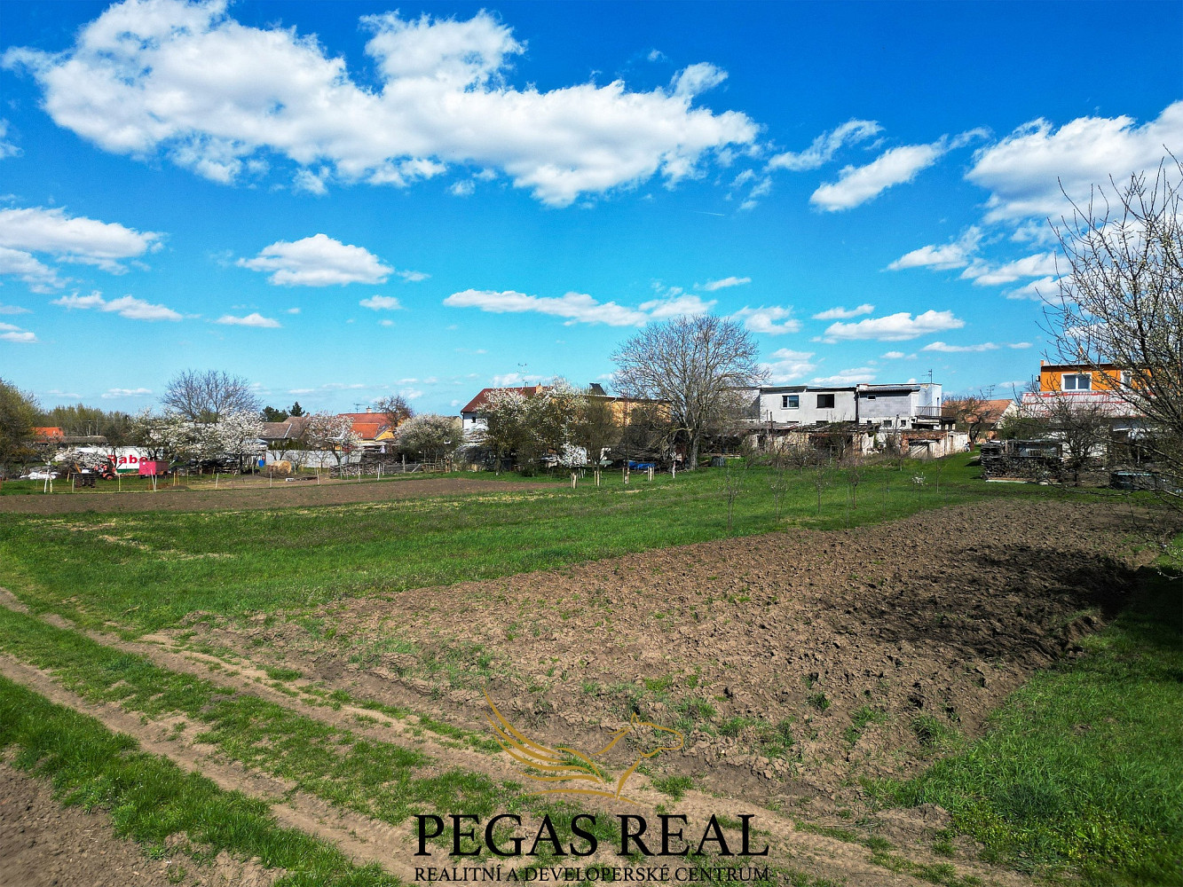 Prodej stavebního pozemku 1 635 m² – fotografie 5
