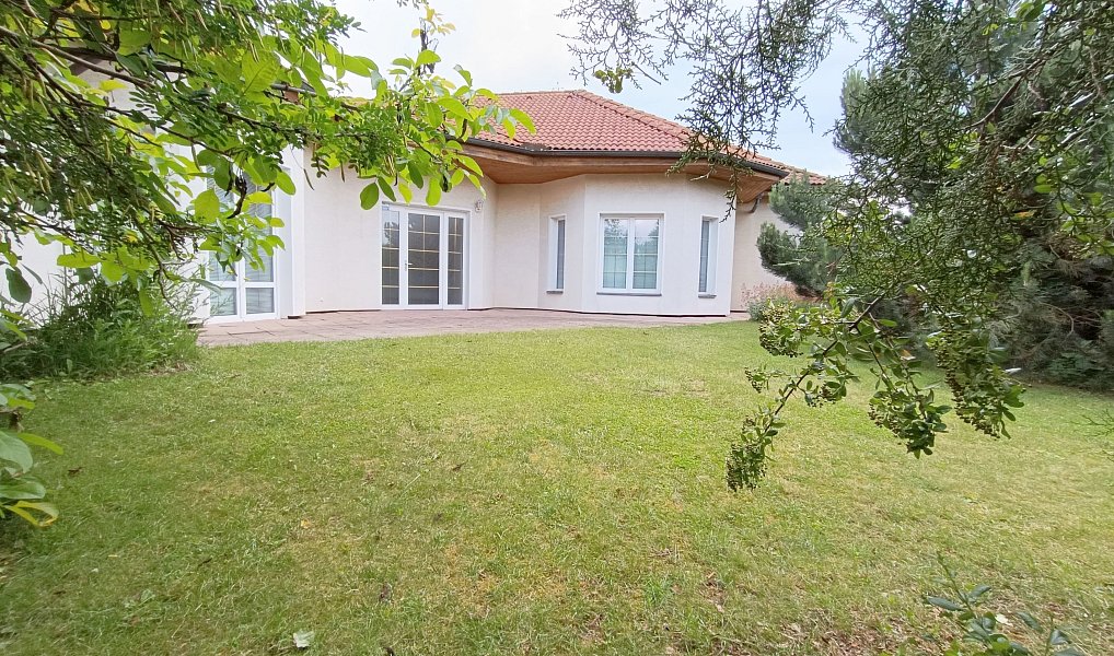 Pronájem rodinného domu, 180 m², Praha-východ, Šestajovice