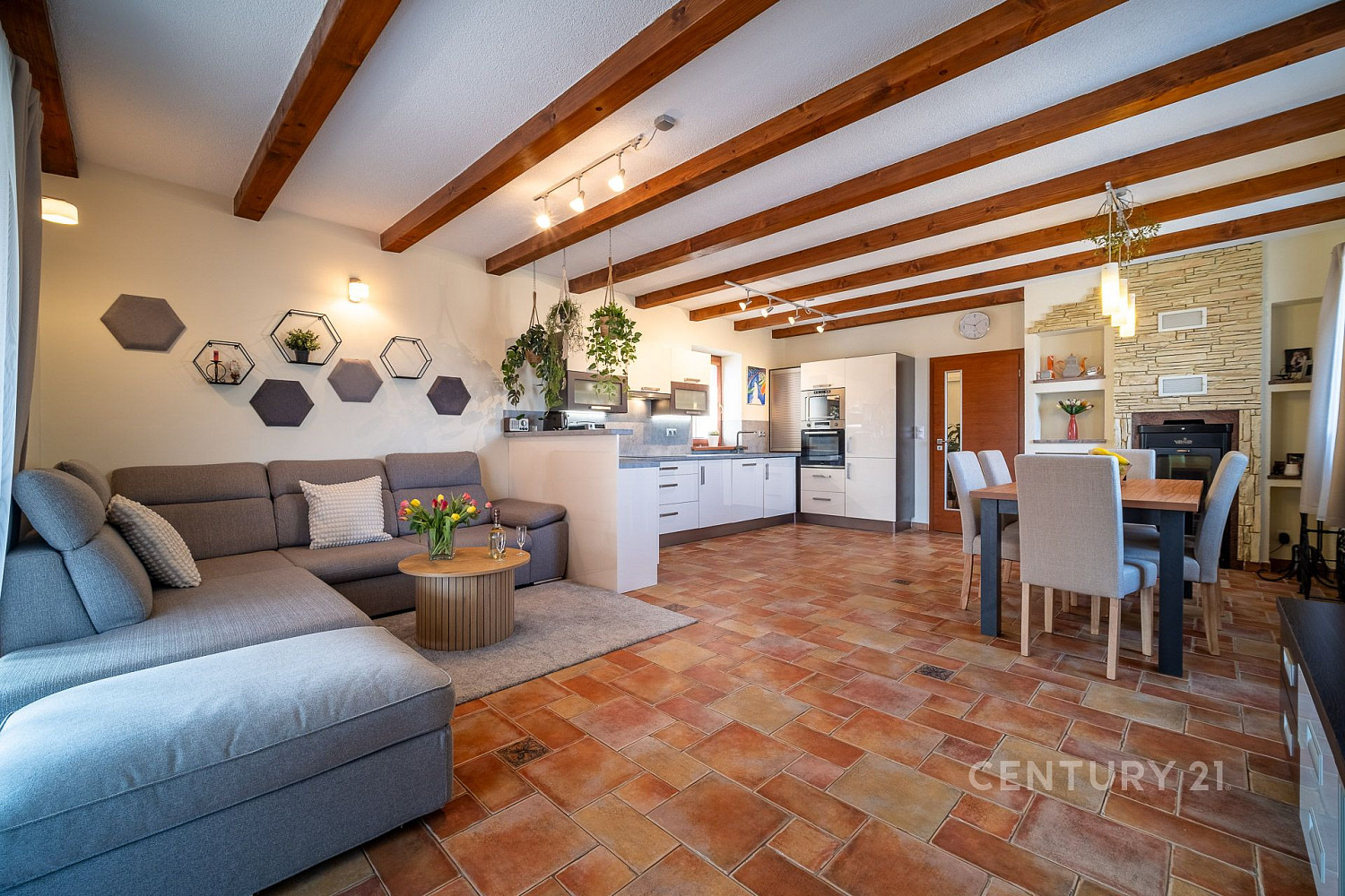 Prodej domu 220 m² s pozemkem 242 m² – fotografie 2
