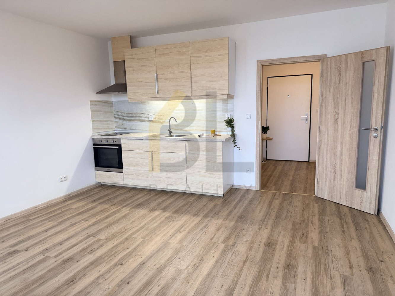 Pronájem bytu 1+kk 28 m²