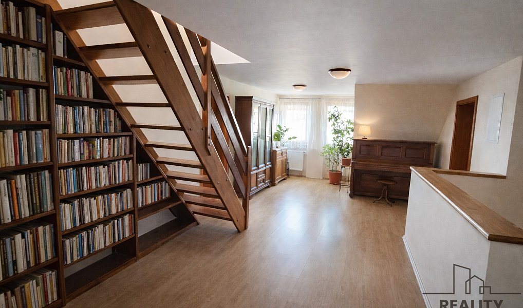 Prodej domu 369 m² s pozemkem 1 010 m², Jesenice – náhled fotky 8