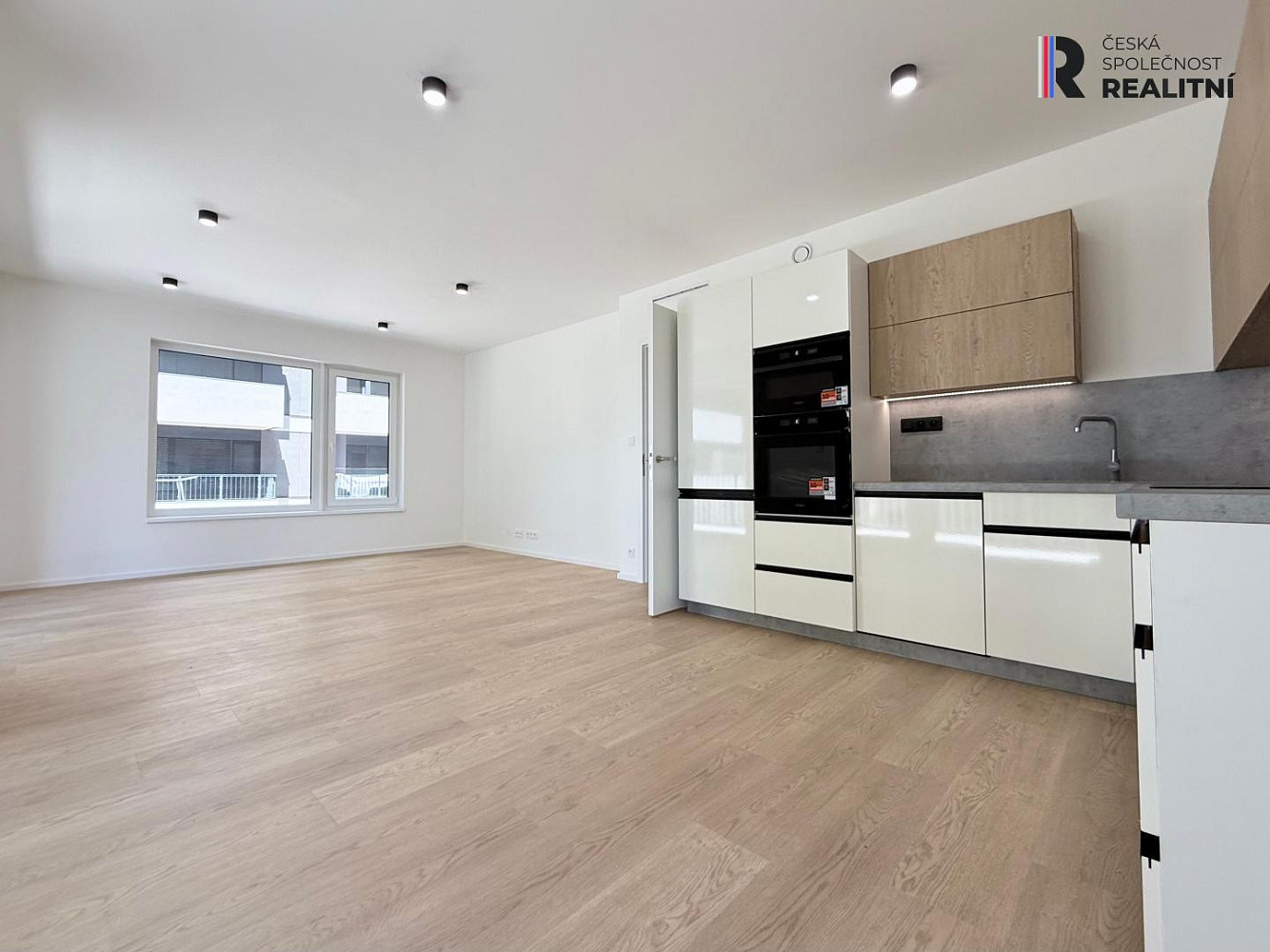 Pronájem bytu 2+kk 73 m² - Widok 2