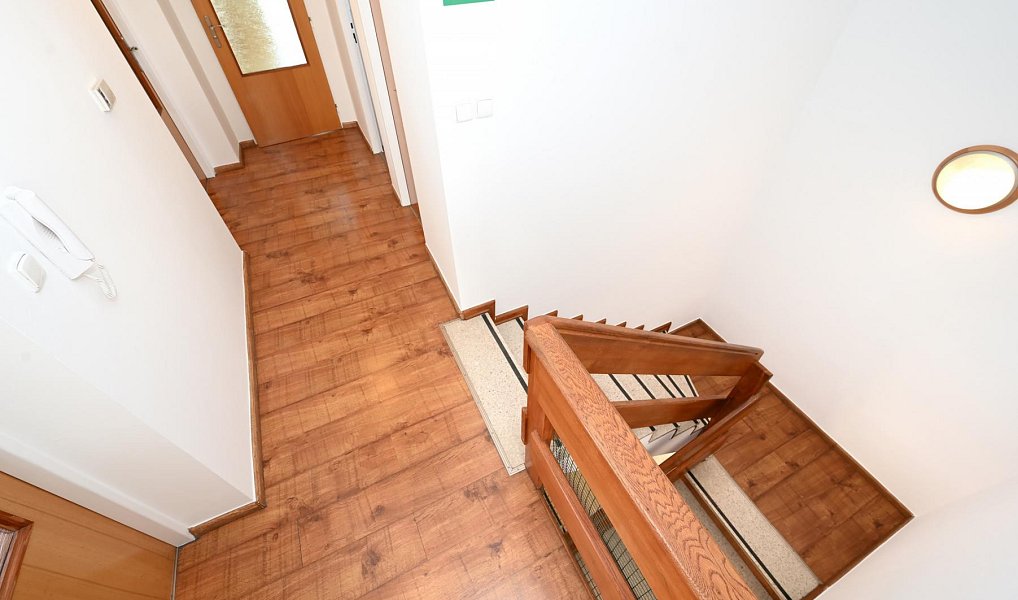 Pronájem domu 454 m² s pozemkem 726 m², Praha – náhled fotky 16