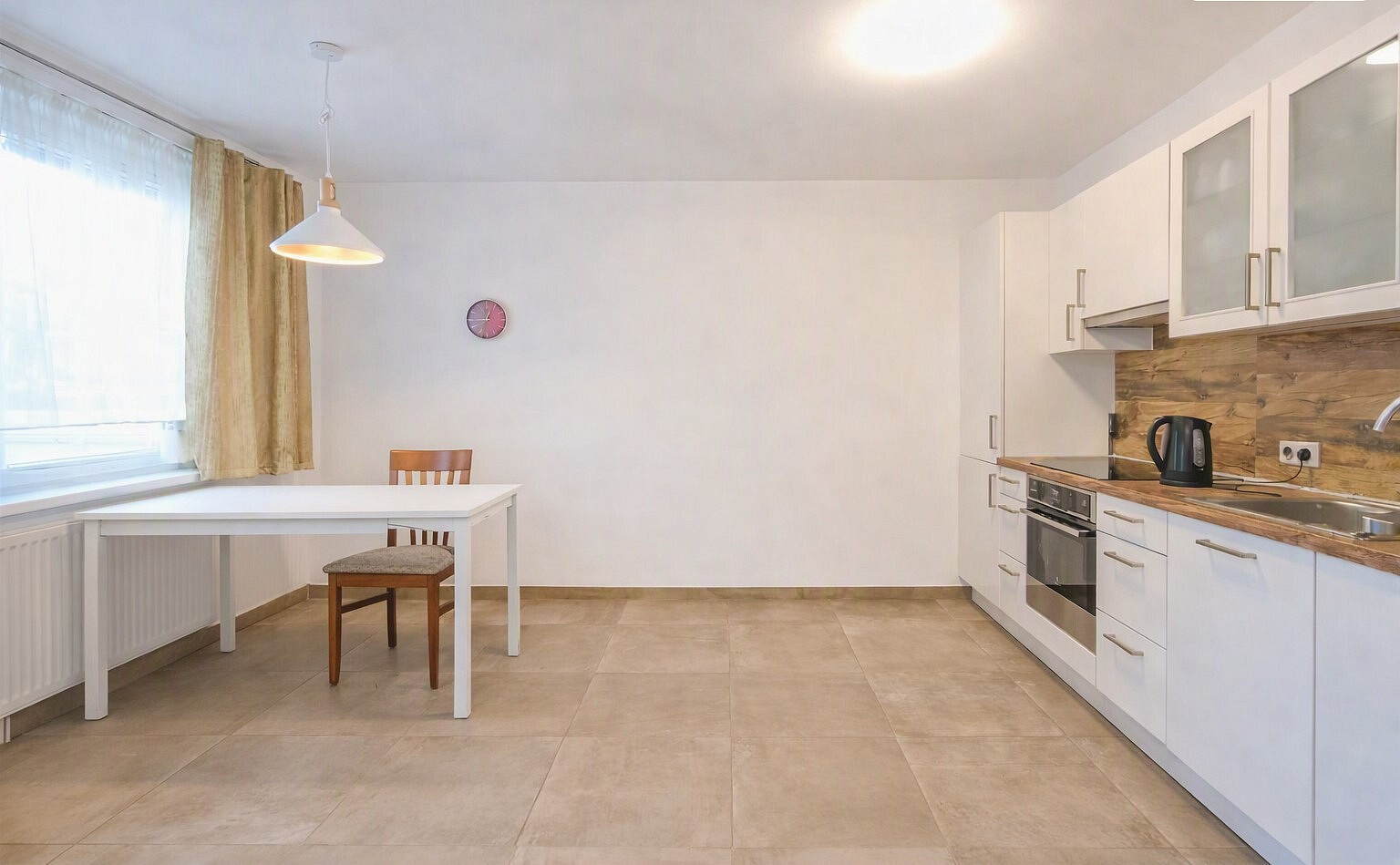 Pronájem domu 350 m² s pozemkem 1 000 m² – fotografie 2