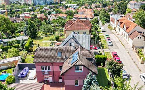 Prodej domu 273 m² s pozemkem 477 m², U Cikánky, Praha 5 - Stodůlky