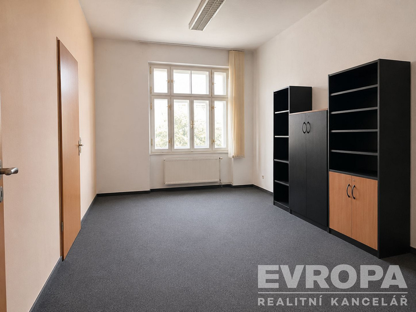 Pronájem kanceláře 67 m² – fotografie 3