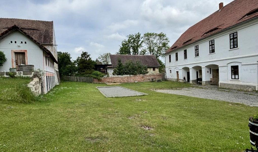 Prodej ubytovacího objektu 800 m², Snědovice – náhled fotky 28