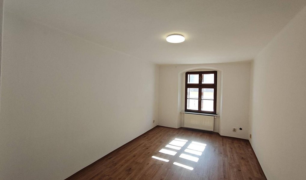 Pronájem bytu 3+1 88 m², Cheb – náhled fotky 8