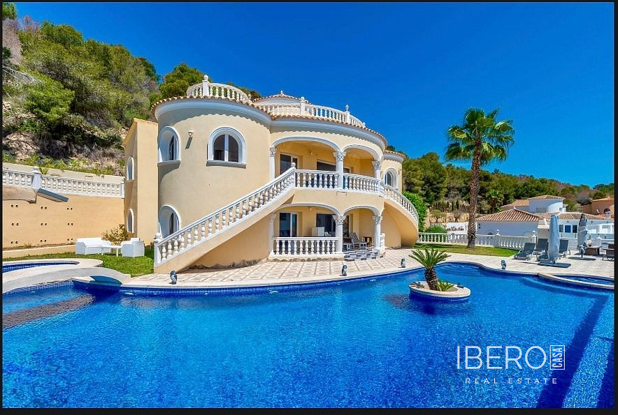 Prodej domu 380 m² s pozemkem 1 000 m²