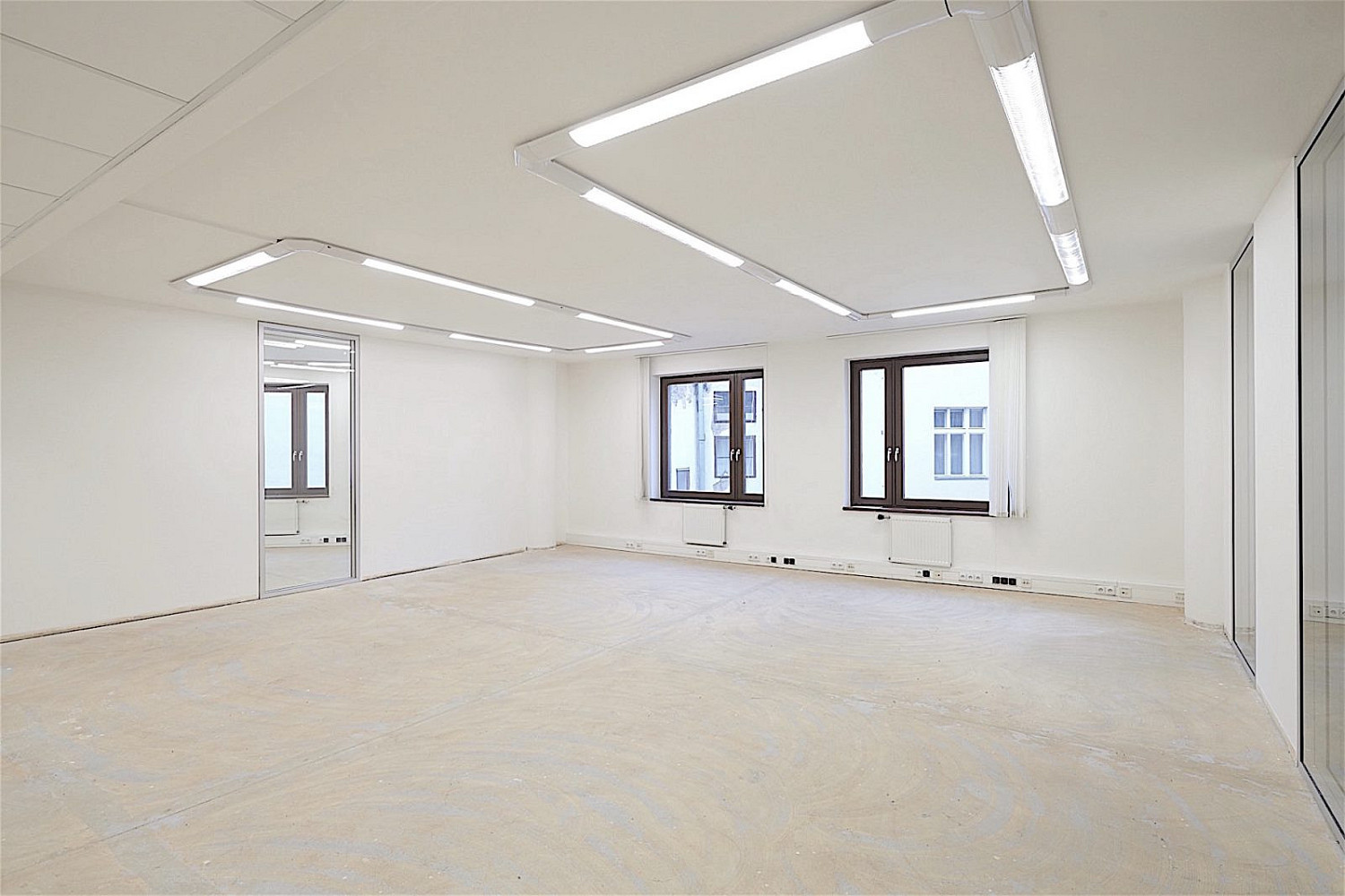 Pronájem kanceláře 186 m² – fotografie 3