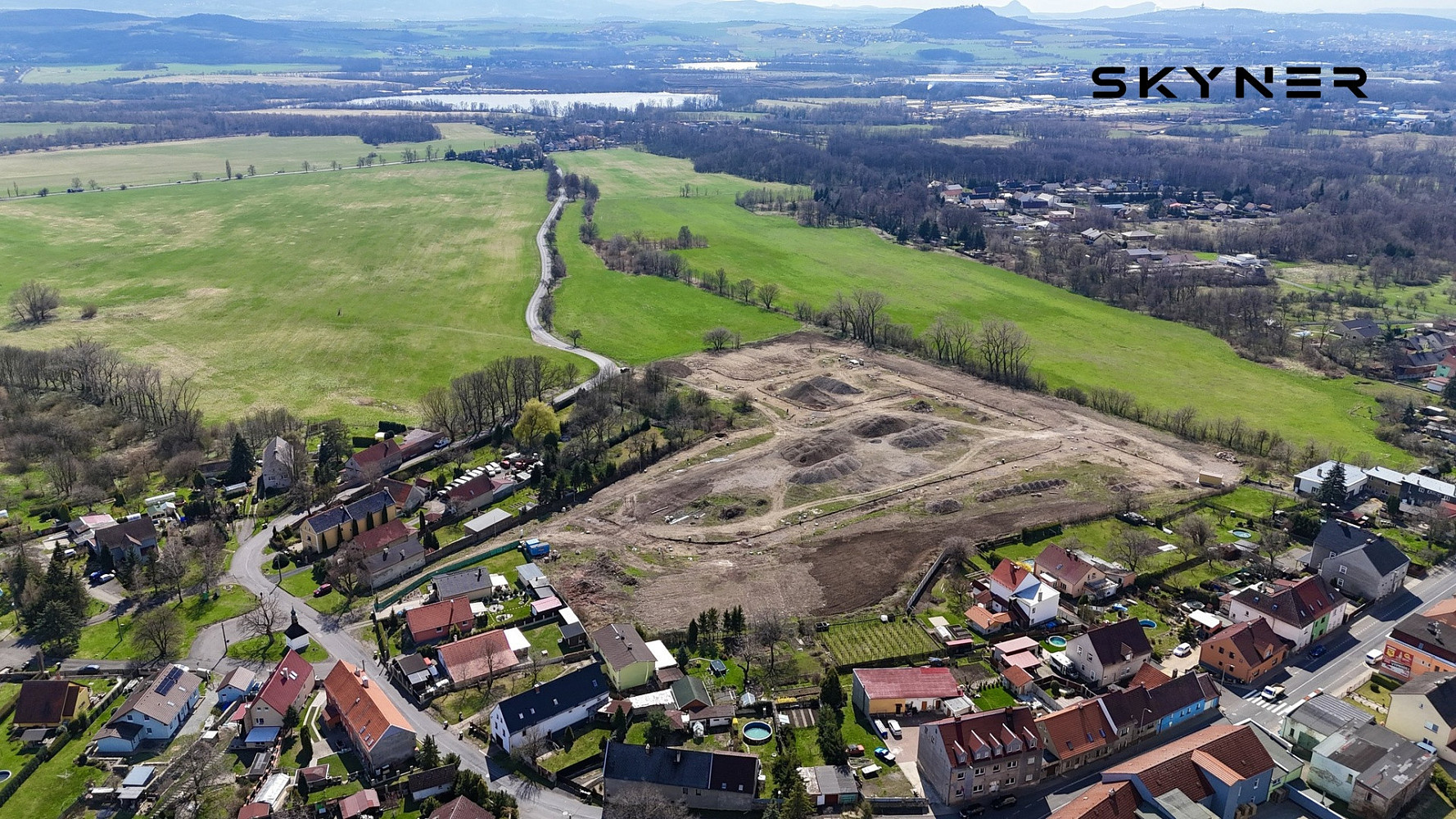 Prodej stavebního pozemku 826 m² – fotografie 4