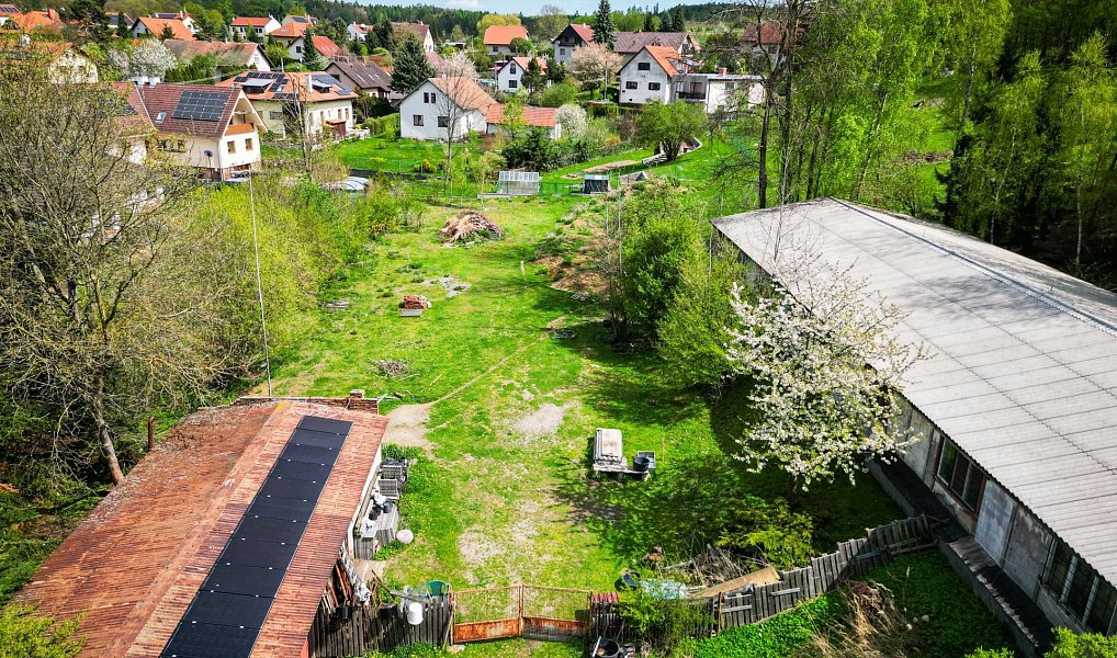 Prodej stavebního pozemku 1 878 m², Velké Popovice – náhled fotky 3