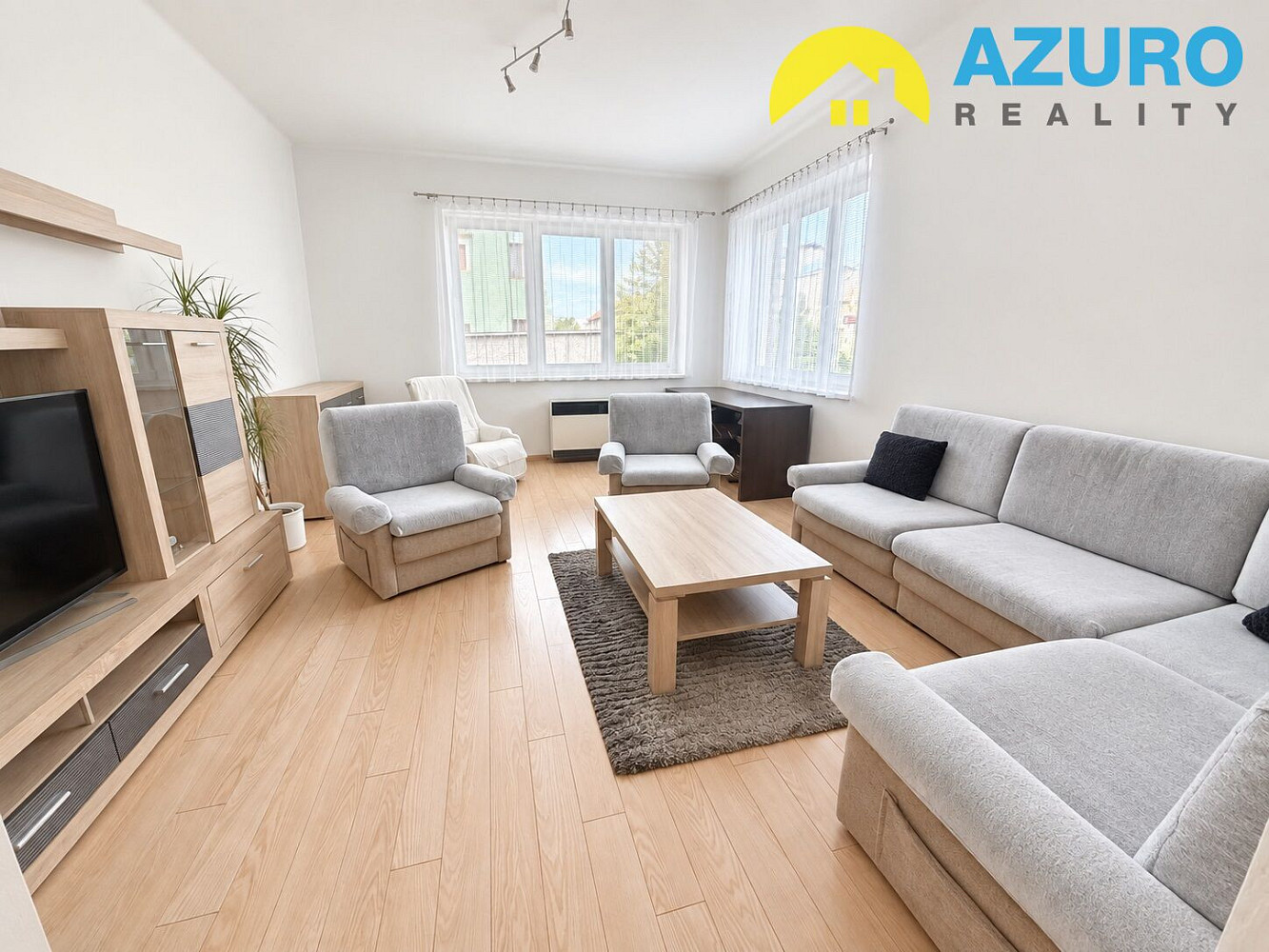 Pronájem bytu 2+1 89 m² – fotografie 2