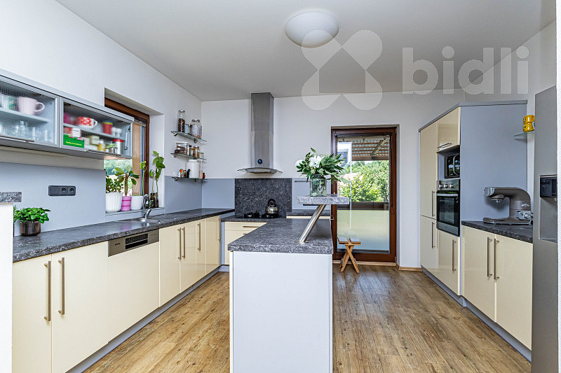 Prodej domu 223 m² s pozemkem 910 m² — photo 2