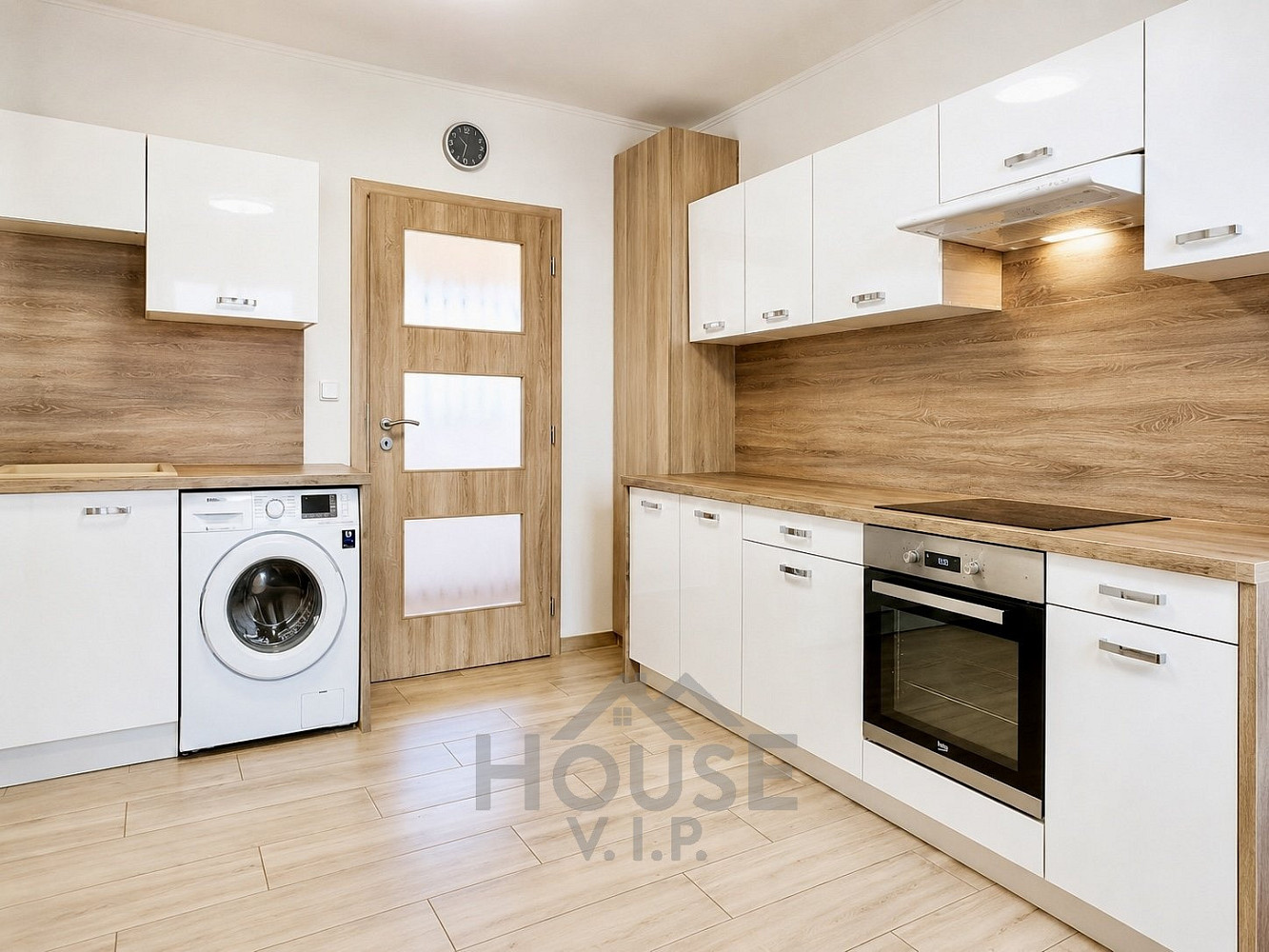Prodej domu 211 m² s pozemkem 374 m² – fotografie 3
