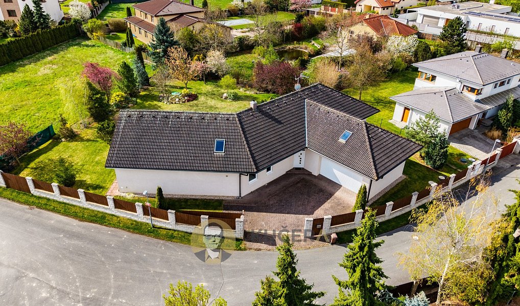 Prodej domu 488 m² s pozemkem 1 376 m², Jesenice – náhled fotky 22
