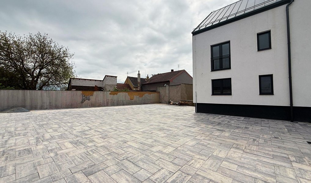 Pronájem bytu 1+kk 39 m², Úherce – náhled fotky 10