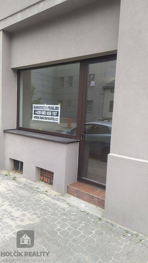 Pronájem obchodních prostor 52 m² – fotografie 2