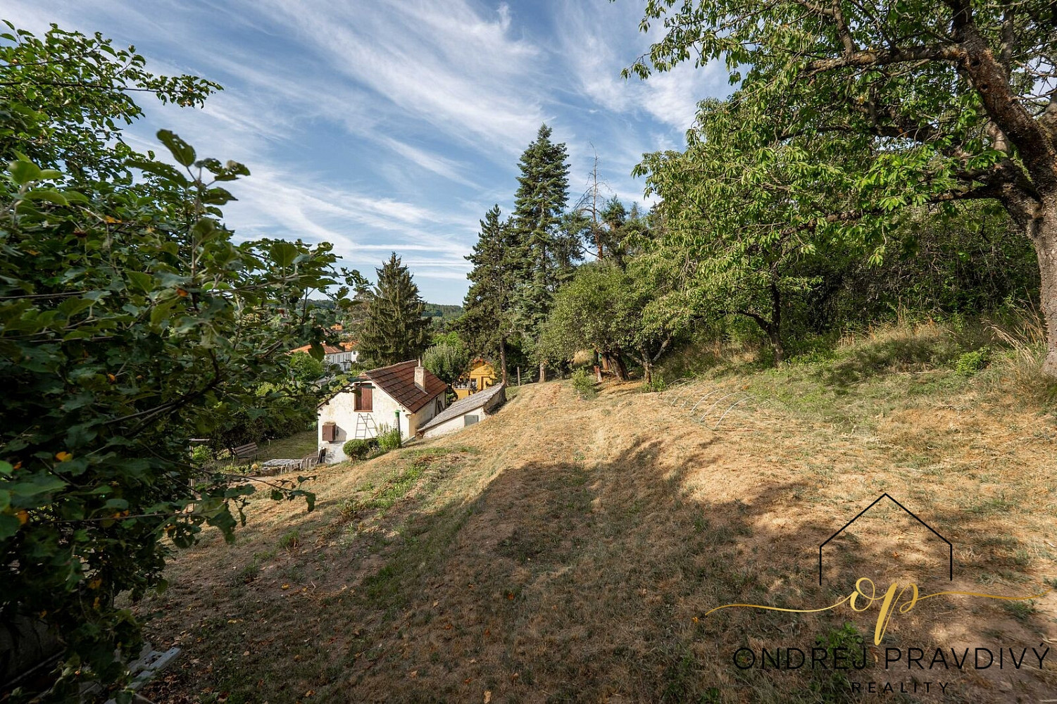 Prodej stavebního pozemku 1 601 m² – fotografie 4