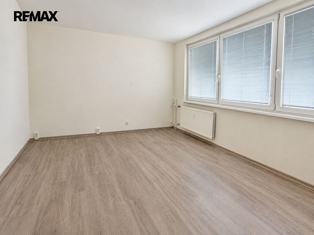 Pronájem bytu 2+1 42 m² – fotografie 3