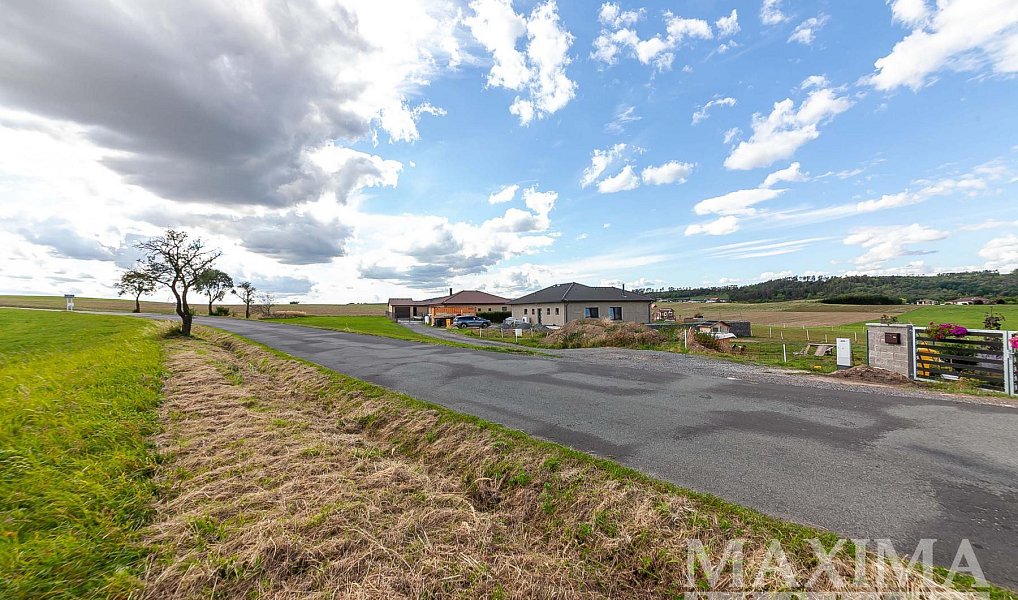 Prodej stavebního pozemku 1 000 m², Chlustina – náhled fotky 19