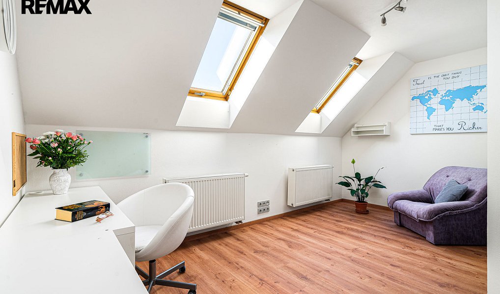 Prodej domu 277 m² s pozemkem 3 435 m², Sulice – náhled fotky 28