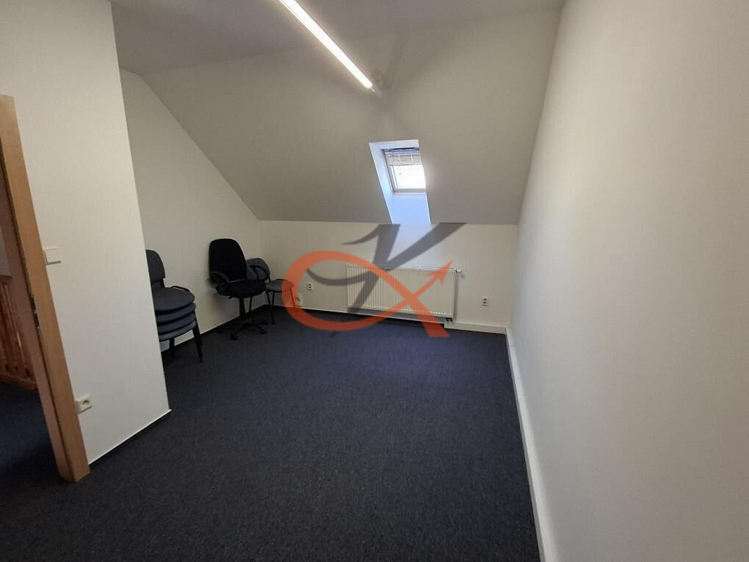 Pronájem kanceláře 102 m² – fotografie 2