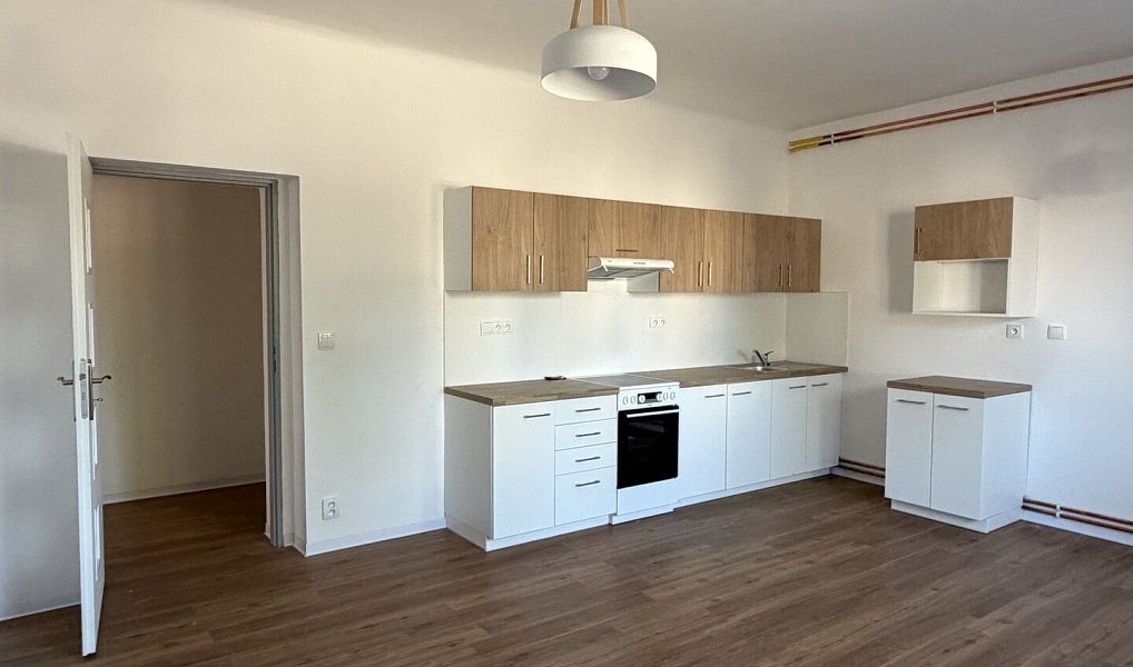 Pronájem bytu 3+kk 96 m², Vroutek – náhled fotky 2