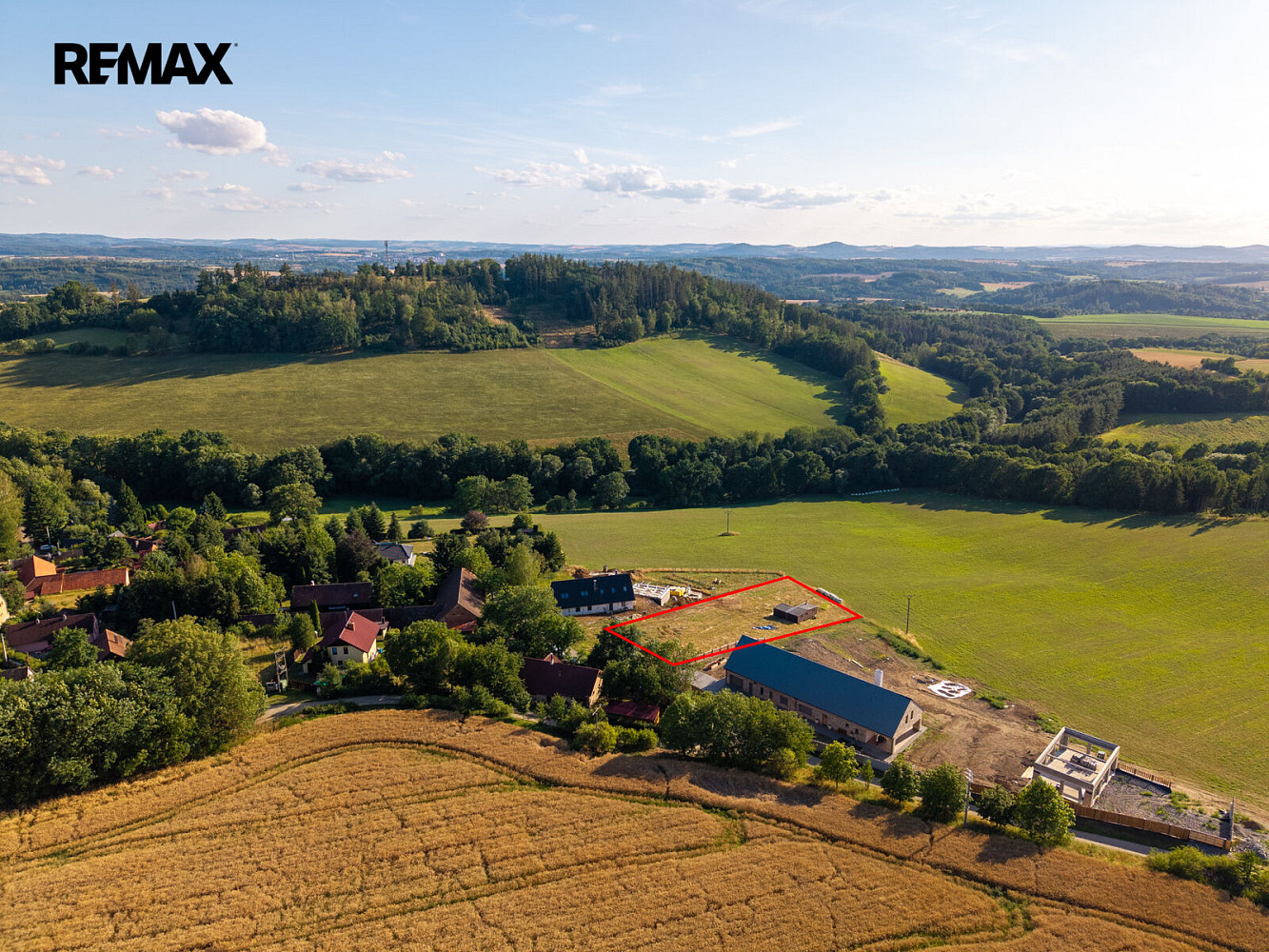 Prodej stavebního pozemku 2 744 m² – fotografie 2