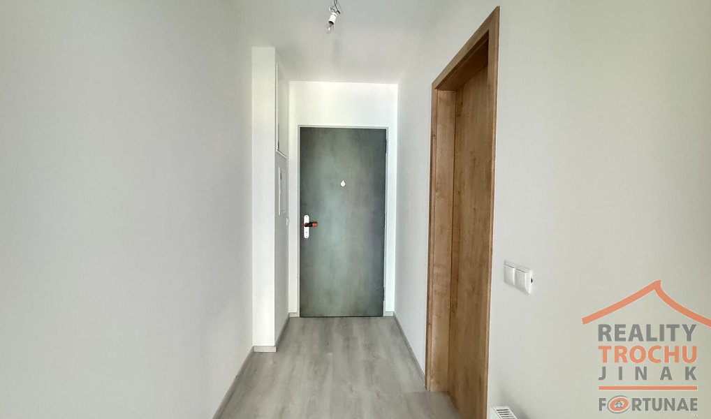 Pronájem bytu 1+kk 27 m², Hradec Králové – náhled fotky 7