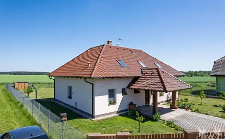Prodej domu 230 m² s pozemkem 1 267 m², Komárov