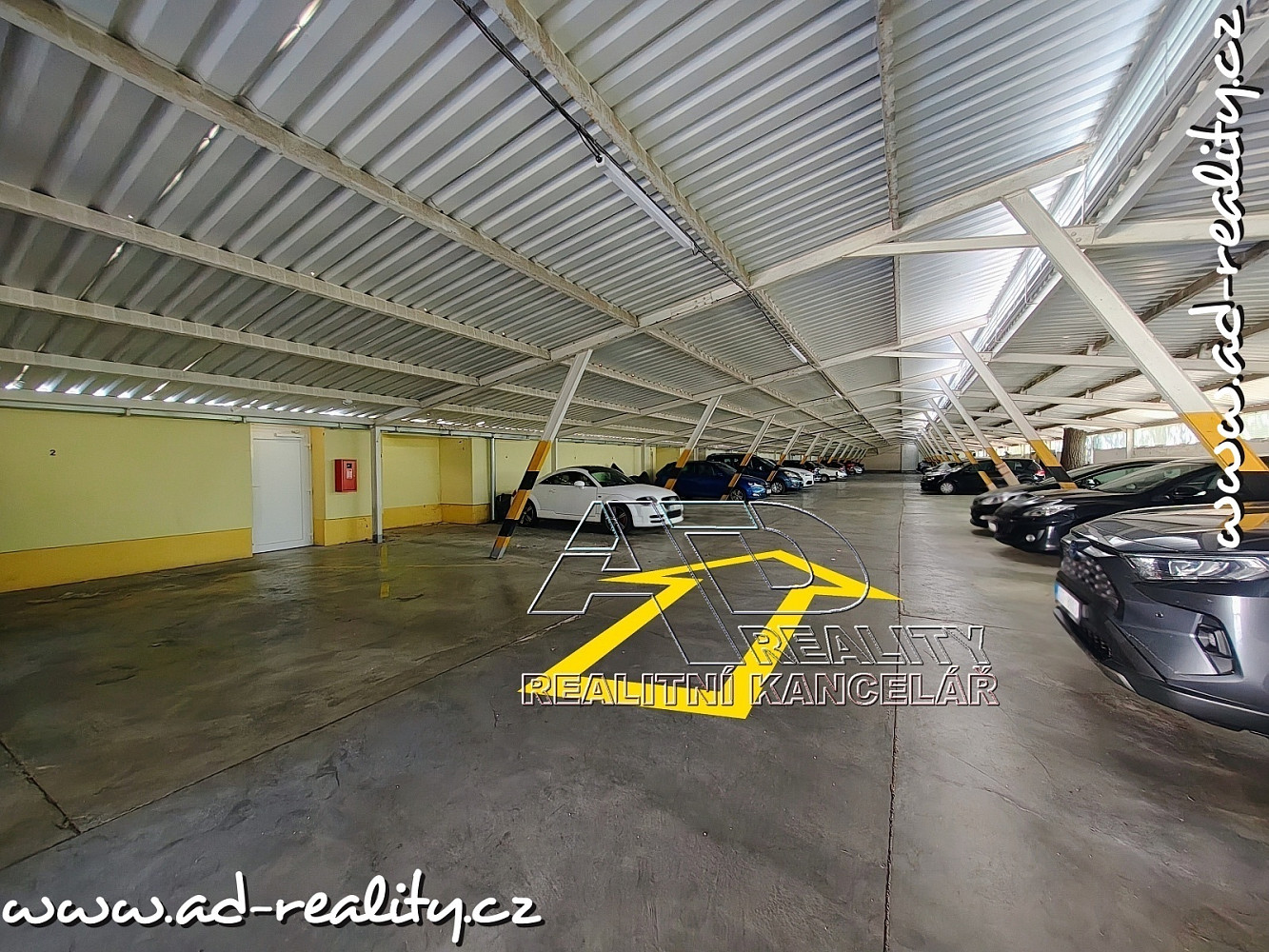 Prodej krytého parkovacího stání [12m2] - Ant. Barcala, sídl. Máj – fotografie 4