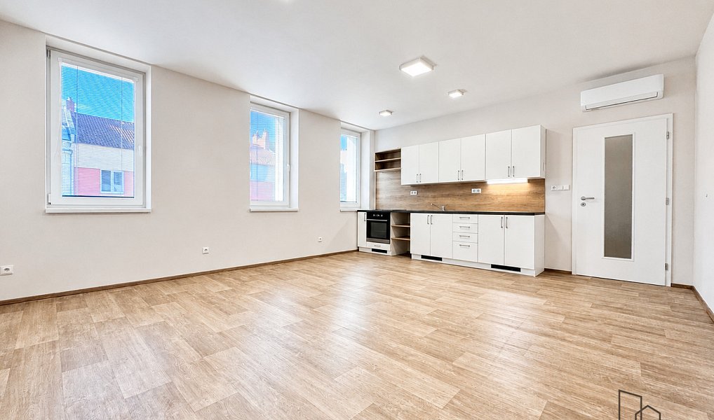 Pronájem bytu 2+kk 52 m², Hodonín – náhled fotky 2