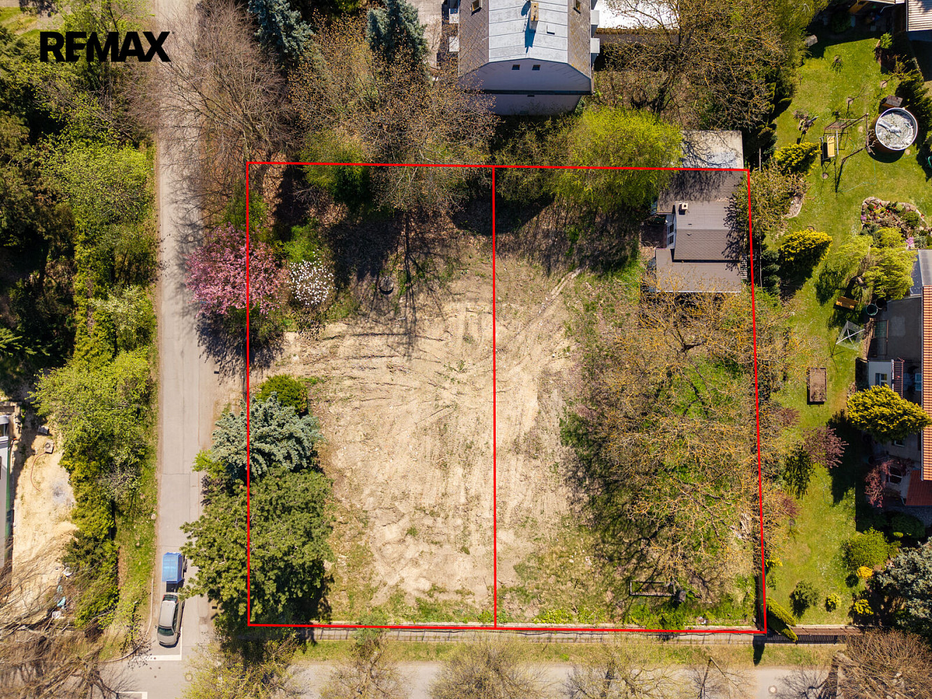 Prodej stavebního pozemku 888 m² – fotografie 2