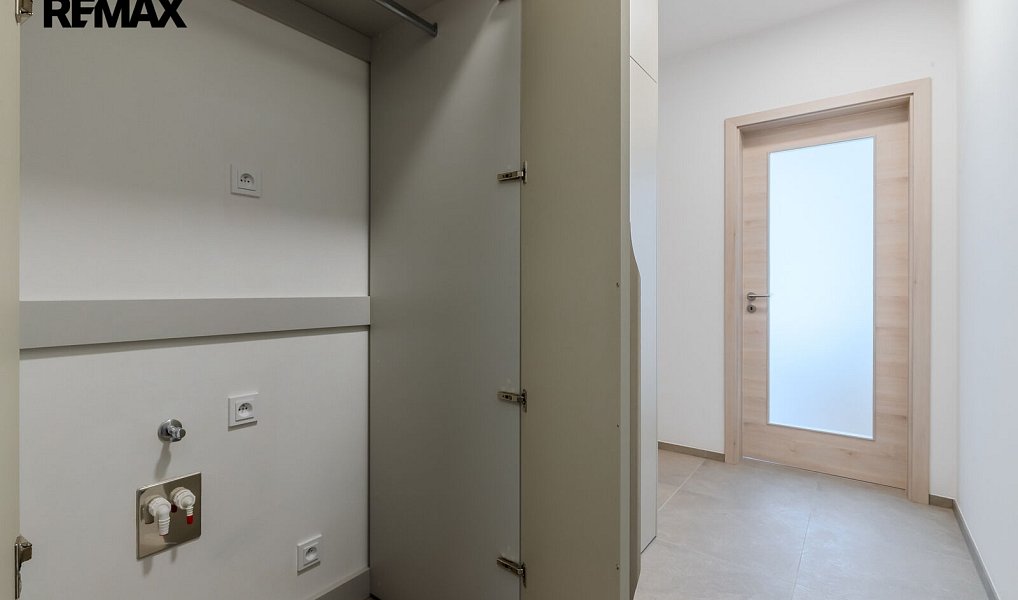 Pronájem bytu 1+kk 32 m², Praha – náhled fotky 7