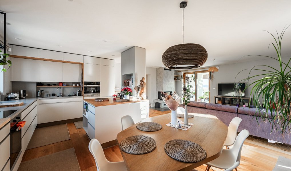 Prodej domu 336 m² s pozemkem 1 240 m², Líšnice – náhled fotky 5