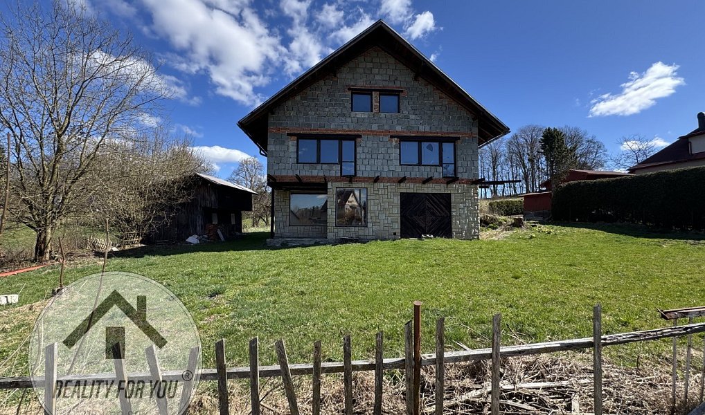 Prodej domu 270 m² s pozemkem 1 011 m², Jesenný – náhled fotky 4