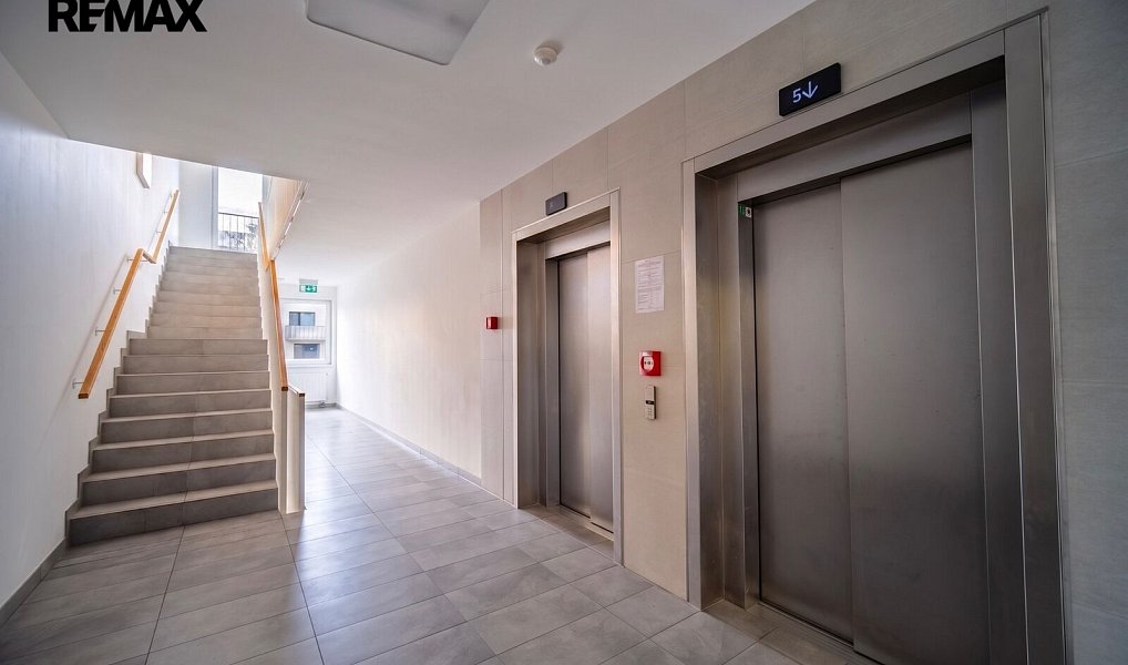 Prodej bytu 4+kk 93 m², Praha – náhled fotky 22