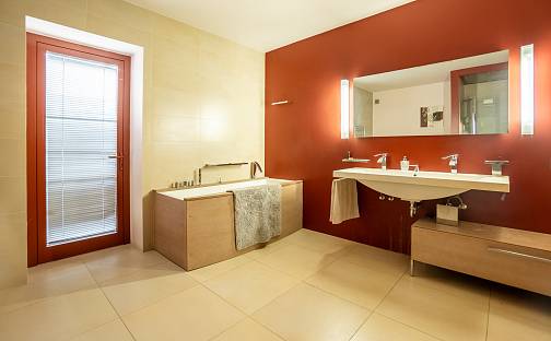 Prodej vily 530 m² s pozemkem 2 925 m², V Uličce, Hostivice, okres Praha-západ