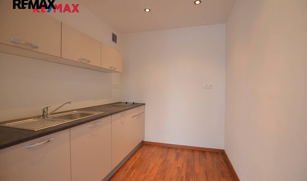 Prodej bytu 1+kk 33 m², Praha – náhled fotky 3