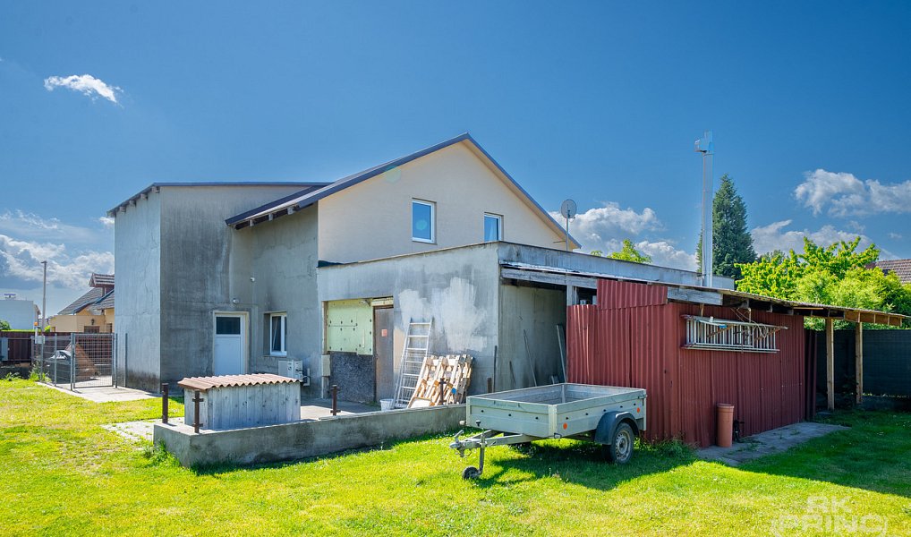 Prodej domu 240 m² s pozemkem 1 032 m², Tišice – náhled fotky 12