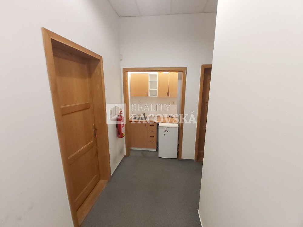 Pronájem kanceláře 27 m² – pohled 5