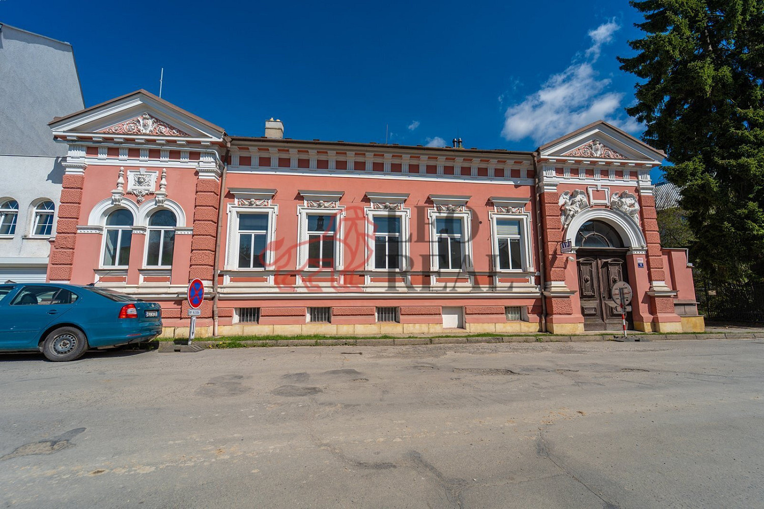 Prodej domu 500 m² s pozemkem 780 m²