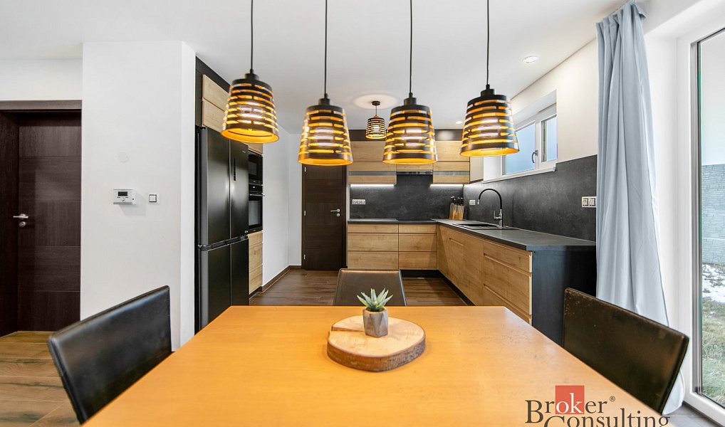 Prodej domu 196 m² s pozemkem 876 m², Loket – náhled fotky 7