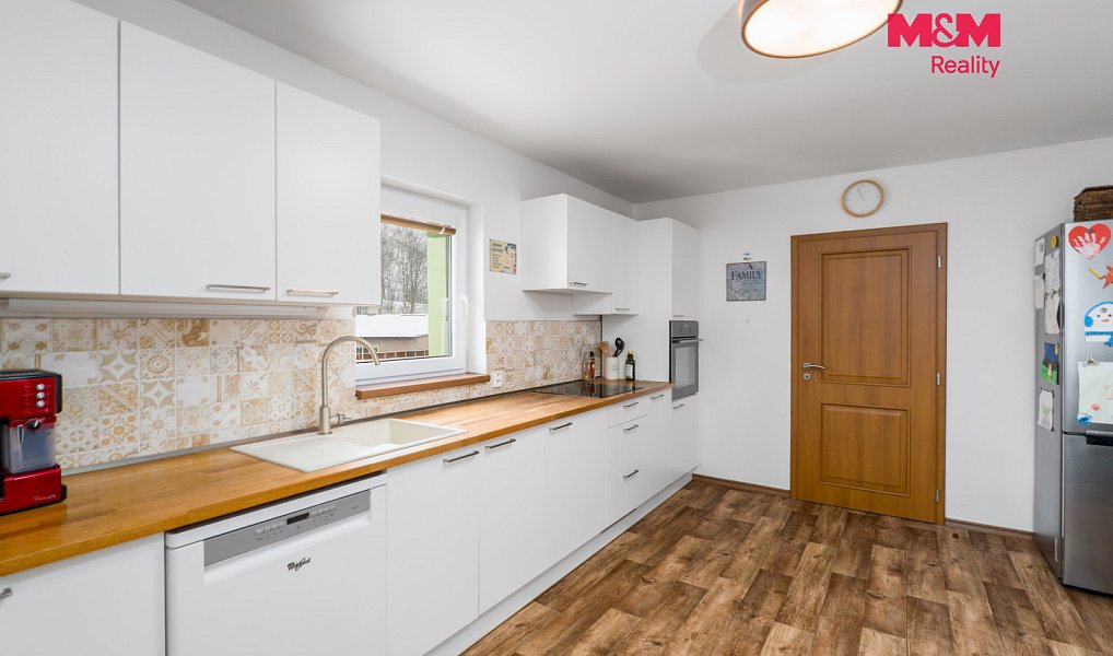 Prodej domu 149 m² s pozemkem 877 m², Hrob – náhled fotky 6