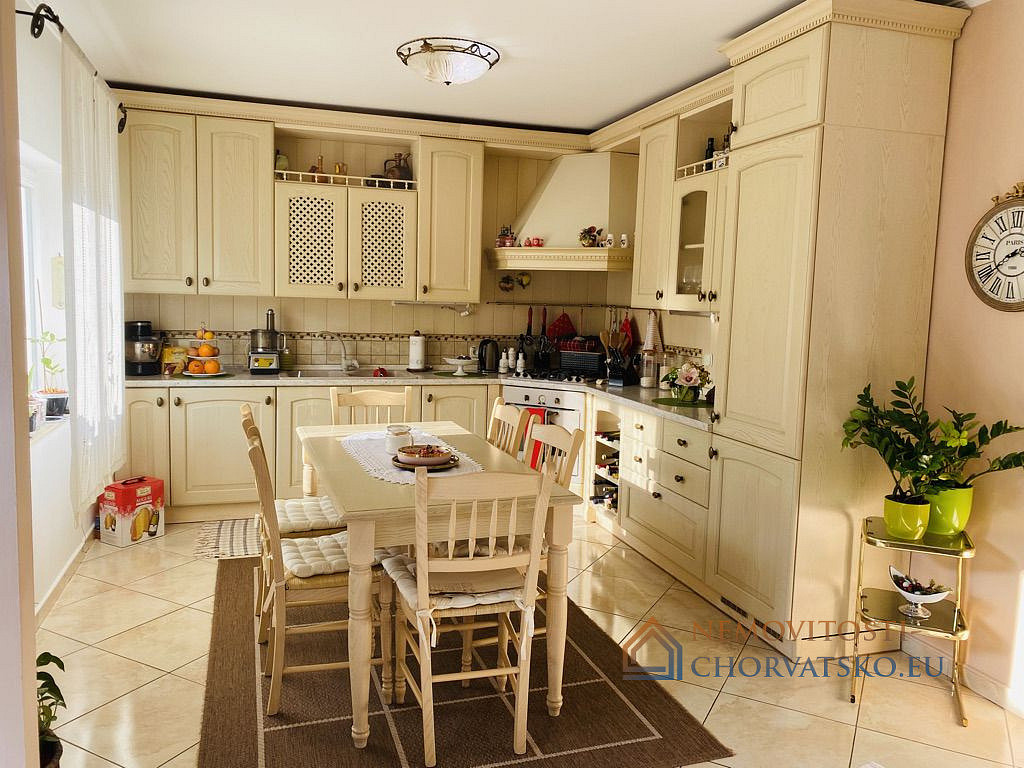 Prodej domu 250 m² s pozemkem 460 m² - Mehr