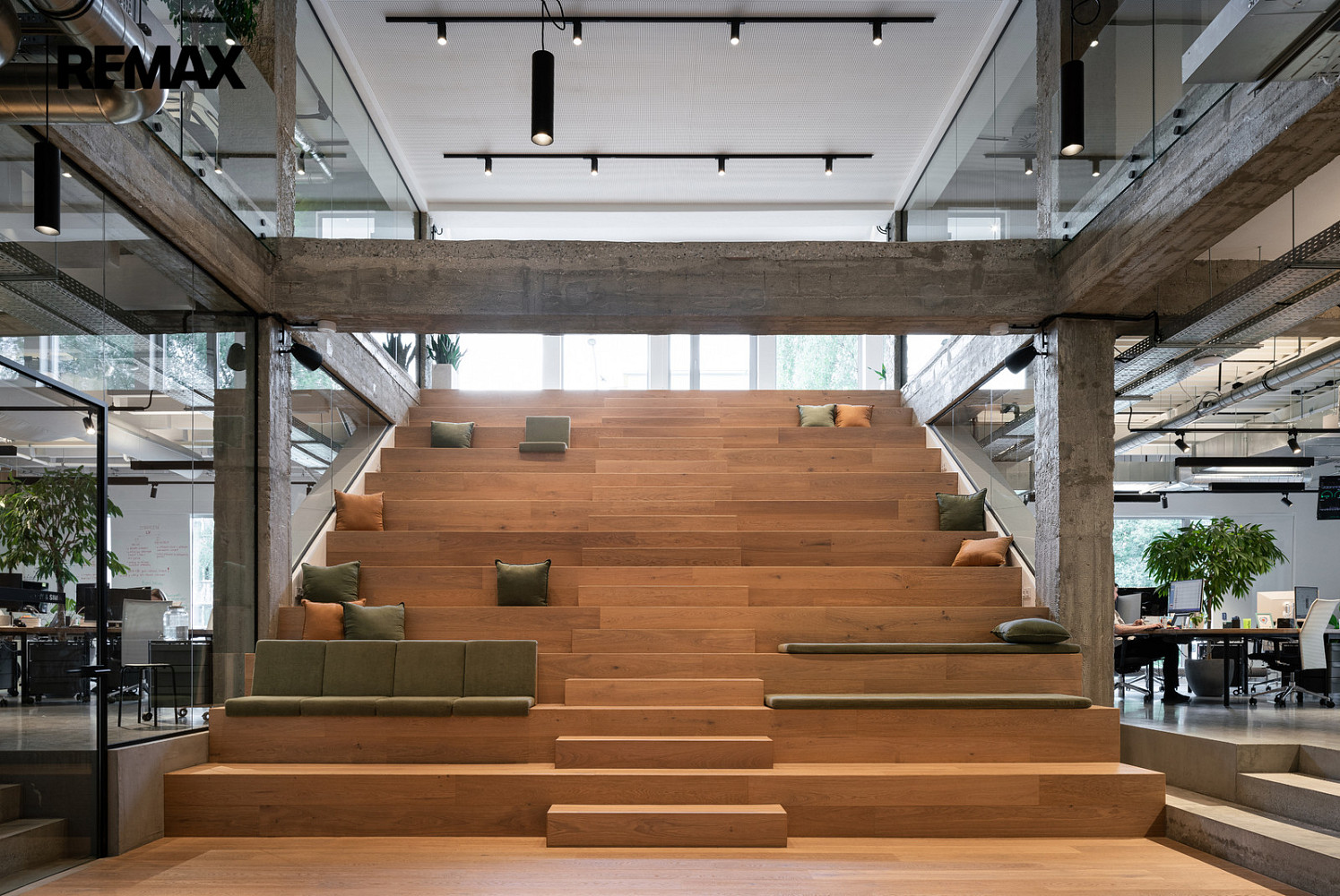 Pronájem kanceláře 770 m² – fotografie 3