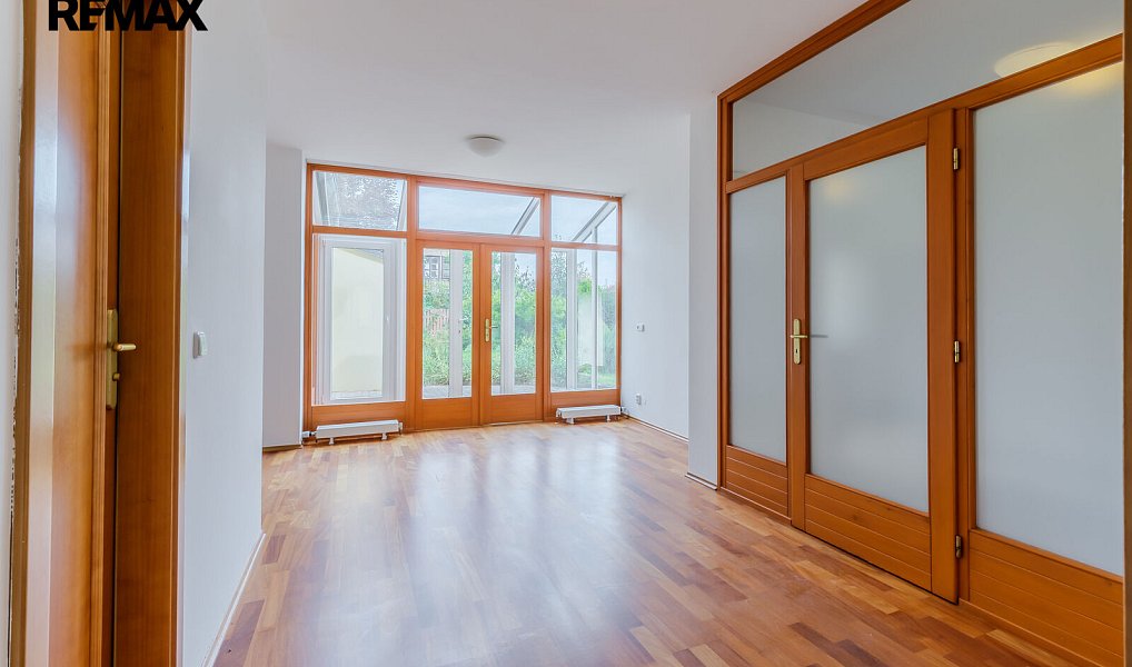 Pronájem domu 211 m² s pozemkem 401 m², Praha – náhled fotky 8