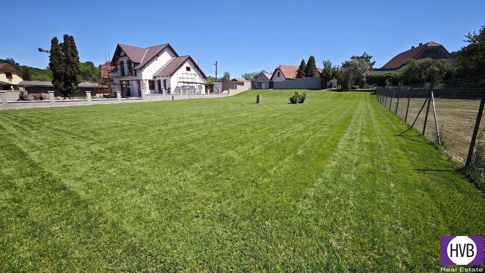 Prodej stavebního pozemku 1 046 m² – fotografie 2