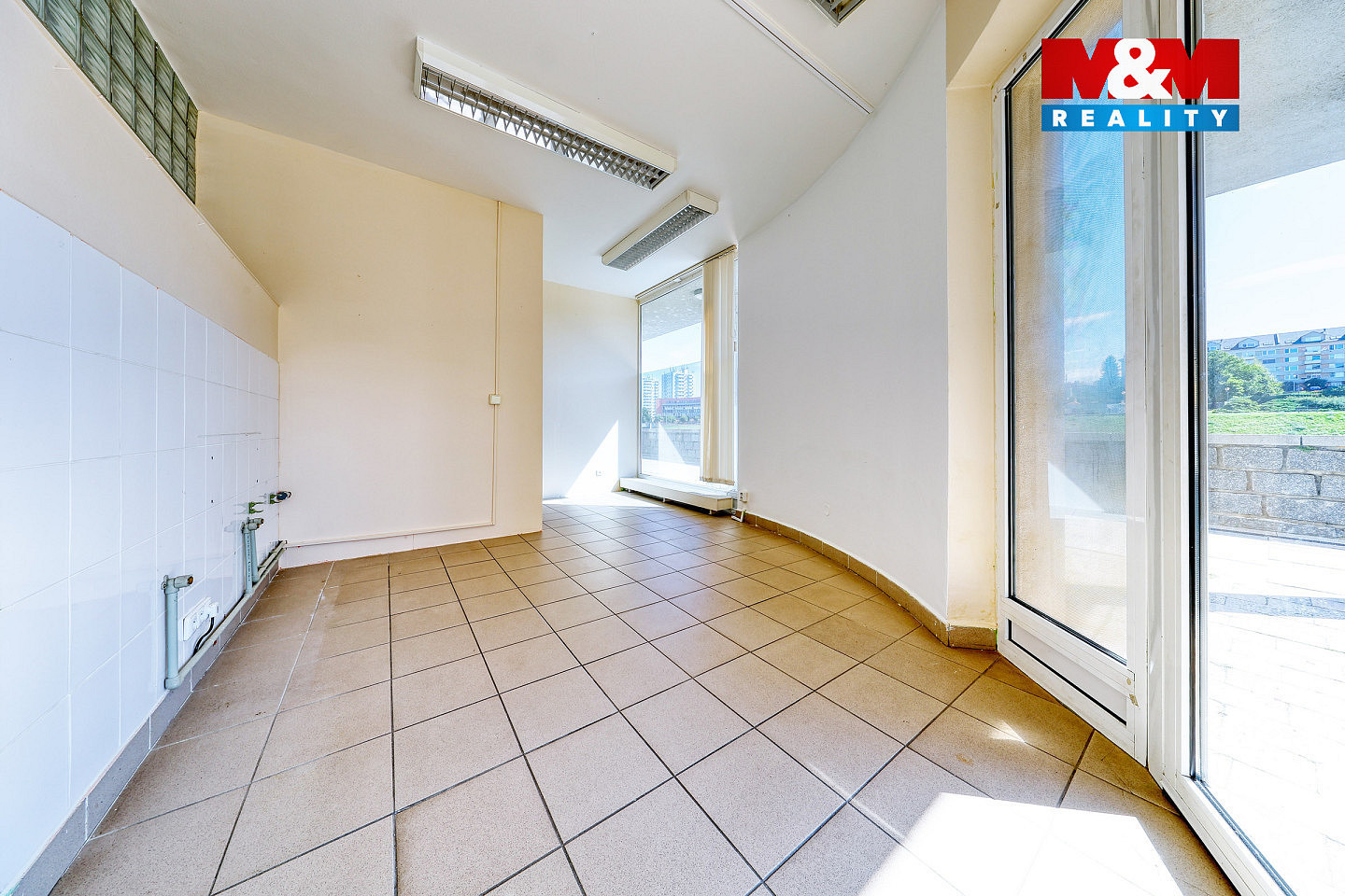 Pronájem obchodních prostor 53 m² – fotografie 2